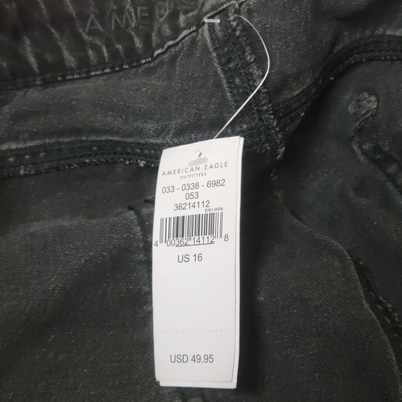 American Eagle NWT Super Hi Rise Mom shorts. - Picture 12 of 16